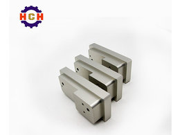 精密零部件:cnc數(shù)控加工中心加工精密零部件時(shí)會(huì)對(duì)壽命長短產(chǎn)生影響，要加CNC加工中心需注意經(jīng)做硬件維護(hù)與軟件維護(hù)